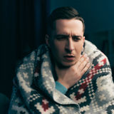  Halsschmerzen und ihre Behandlung